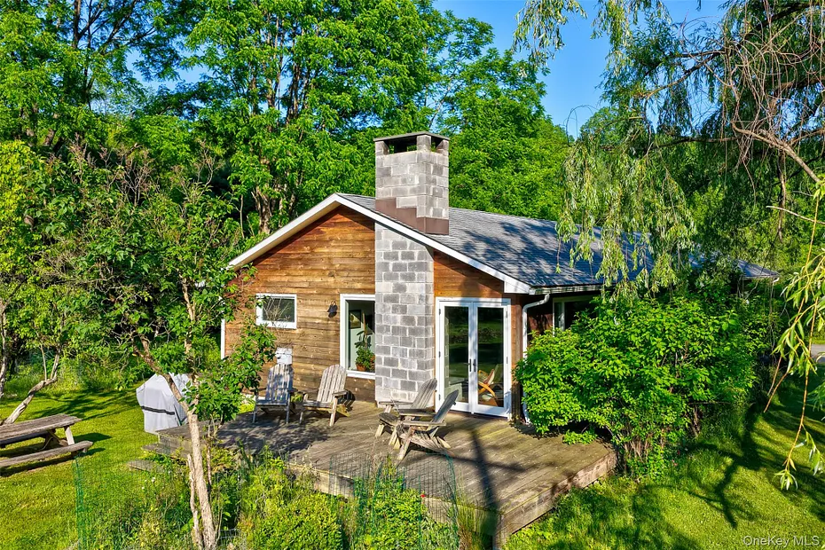 399 Delaware Drive Photo 1
