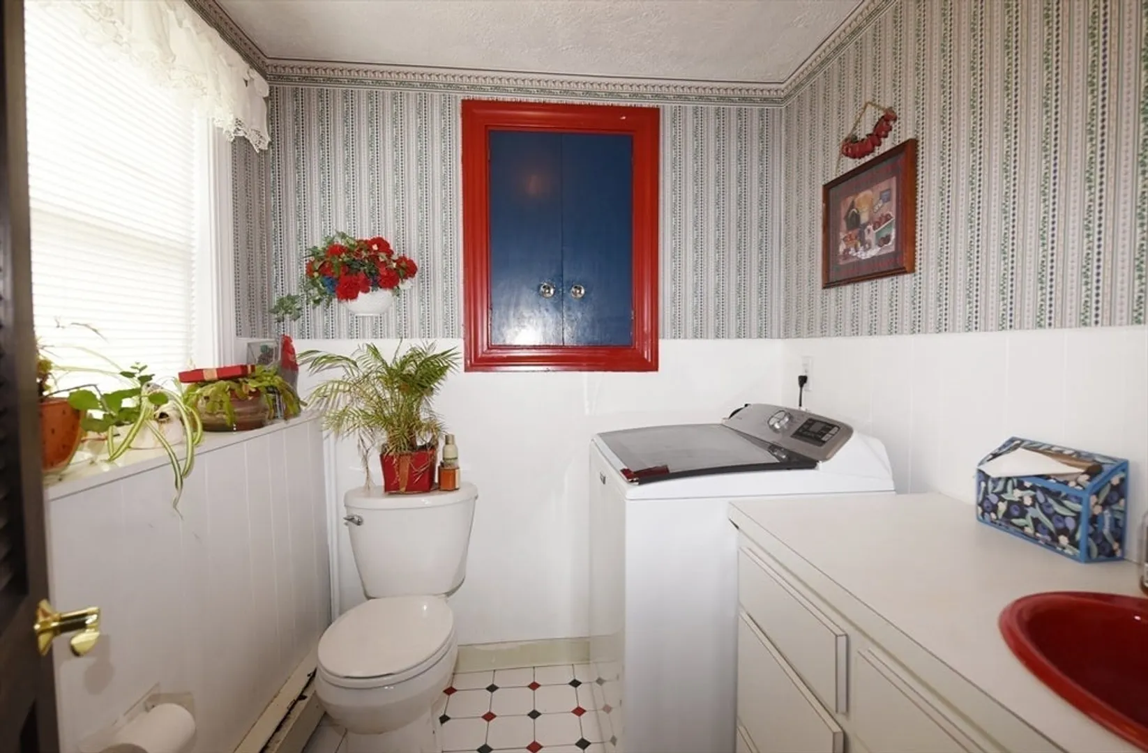 366 Webster St Photo 25