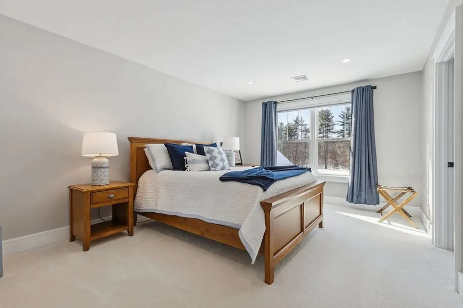 16 Crown Road Photo 31