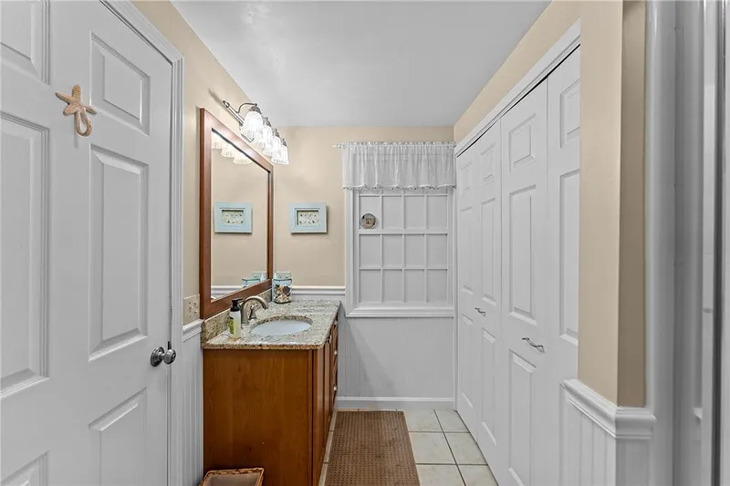 14 Wolcott Avenue Photo 21