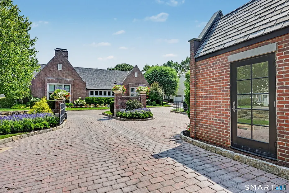 77 Havemeyer Lane  #410 Photo 34
