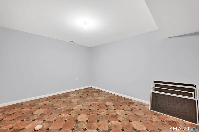 46 Auburn Way Photo 32