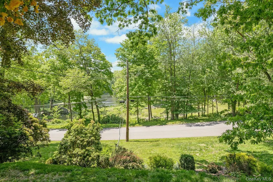 8 Woodland Road Photo 22