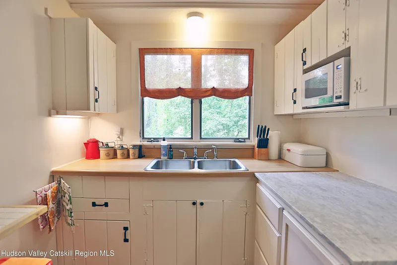 104 Dewitt Mills Road Photo 6