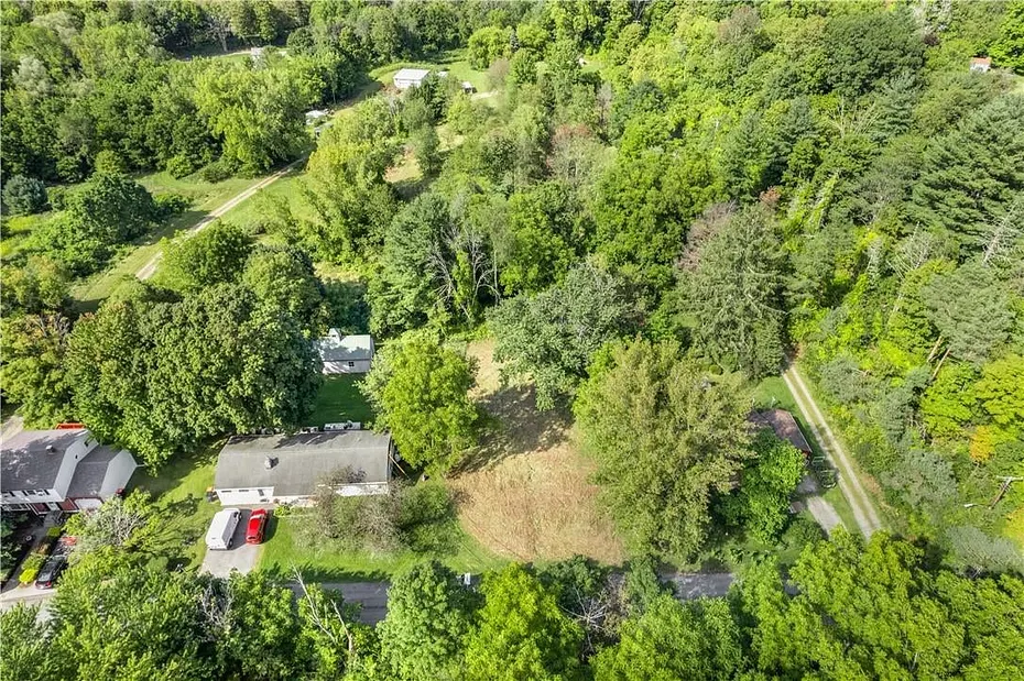 80 Midway Avenue Photo 11