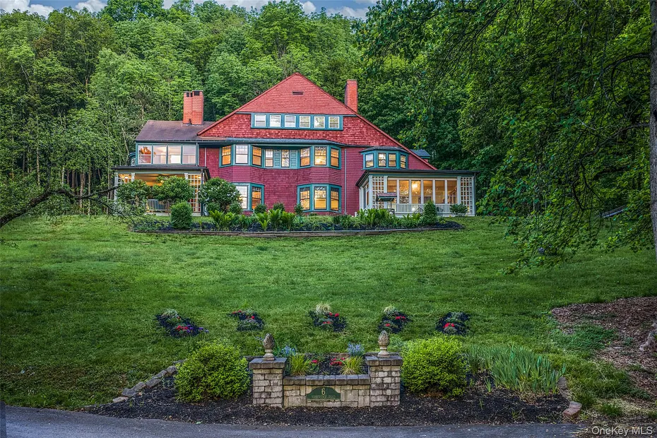 6 Westridge Road Photo 2