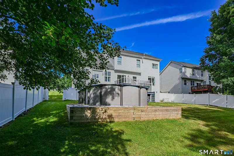46 Auburn Way Photo 12