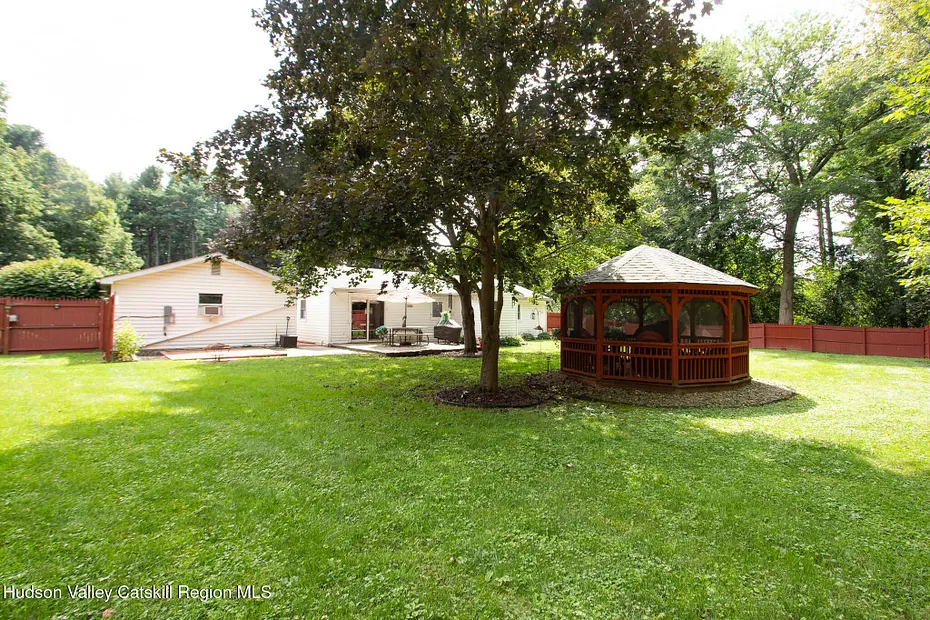 75 Oak Leaf Drive Photo 3
