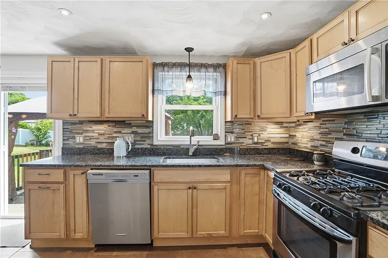 224 Sargent Street Photo 10