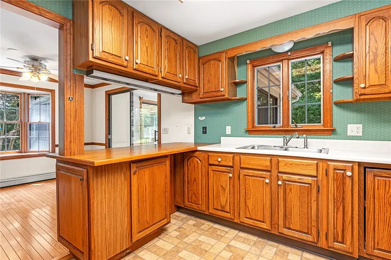 590 Shannock Road Photo 9