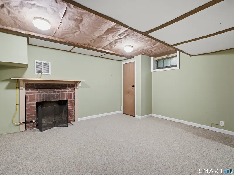 2409 Albany Avenue Photo 30