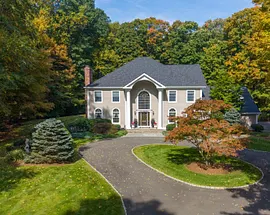 10 Taunton Hill Road