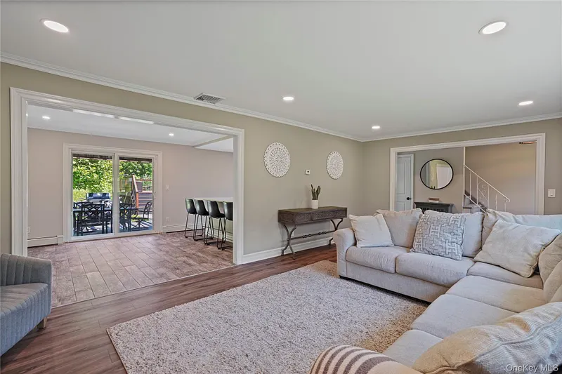 11 Kenneth Drive Photo 8