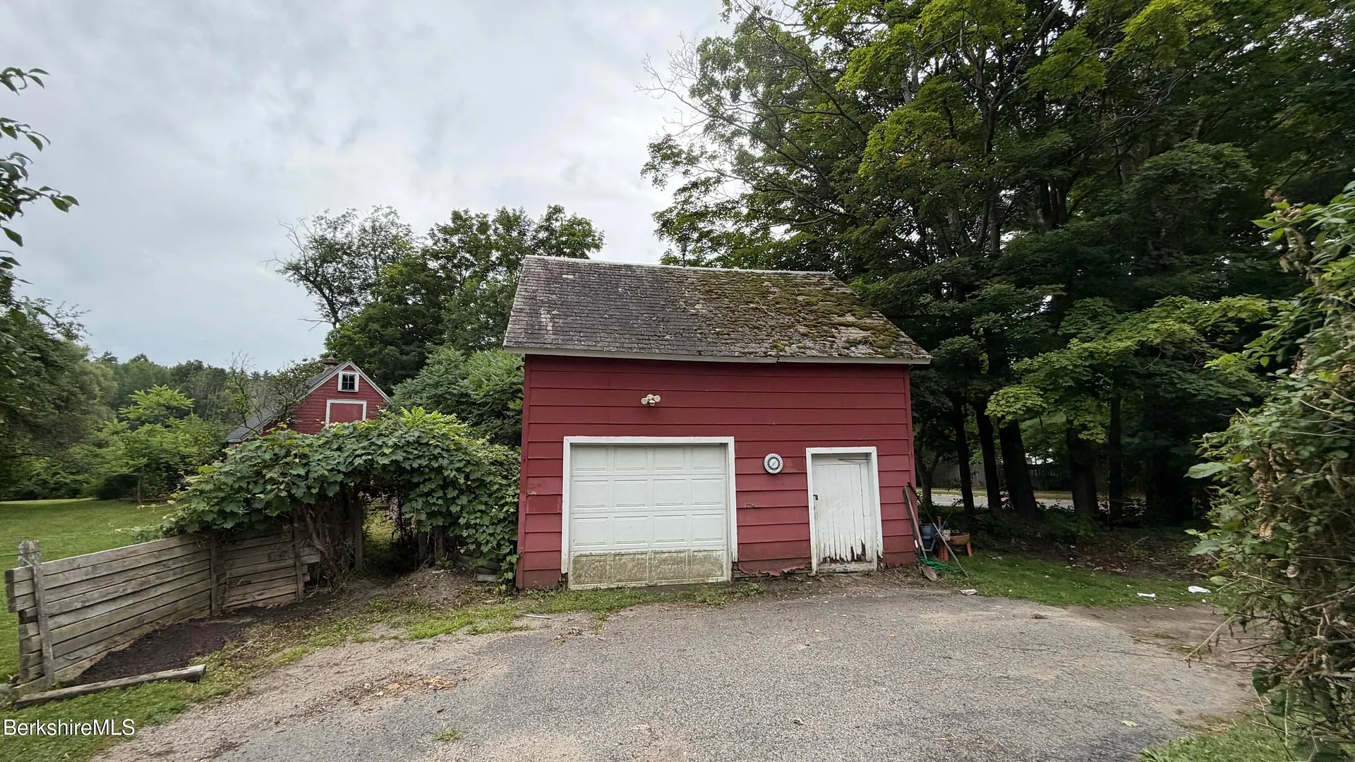 674 Mohawk Trail Photo 2