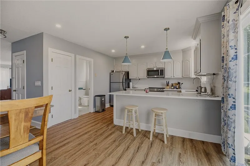223 Oliphant Lane  #B Photo 2