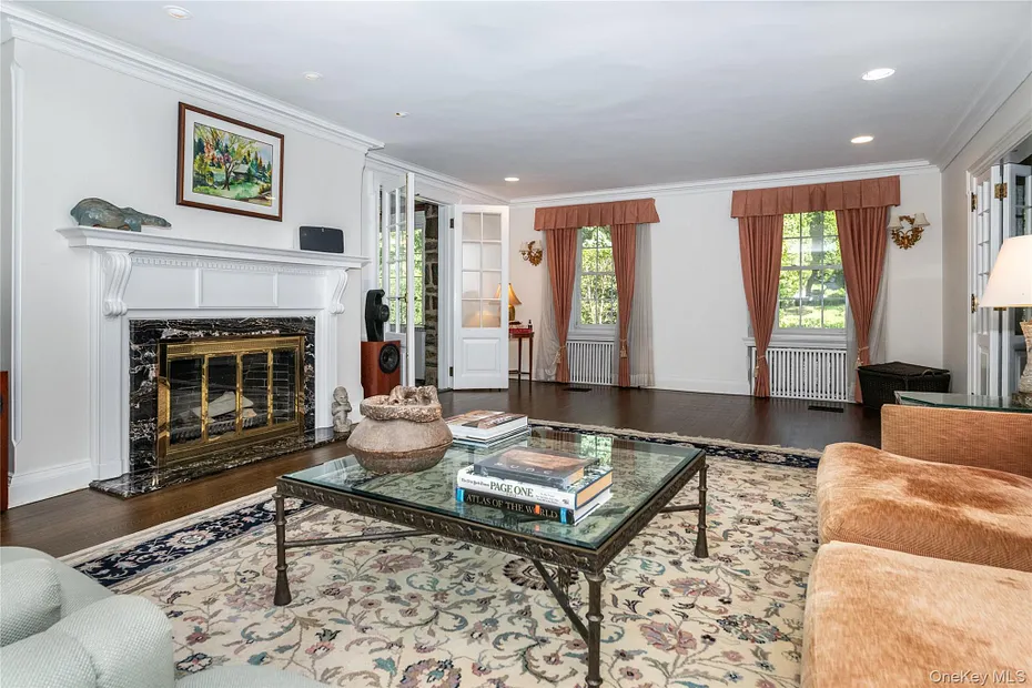 209 Beechmont Drive Photo 8