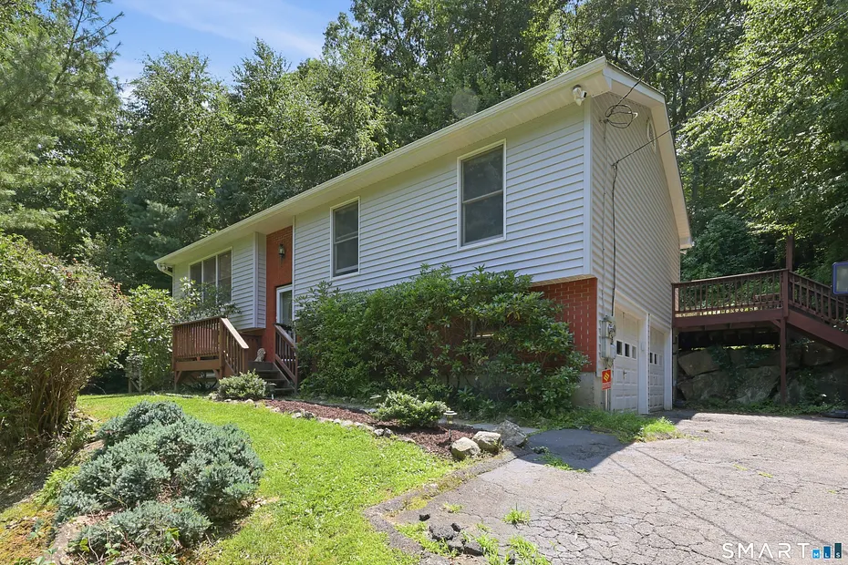 8 Old Bridge Road West Photo 1