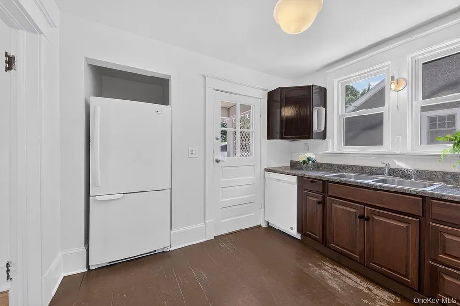 10 S Grand Avenue Photo 19