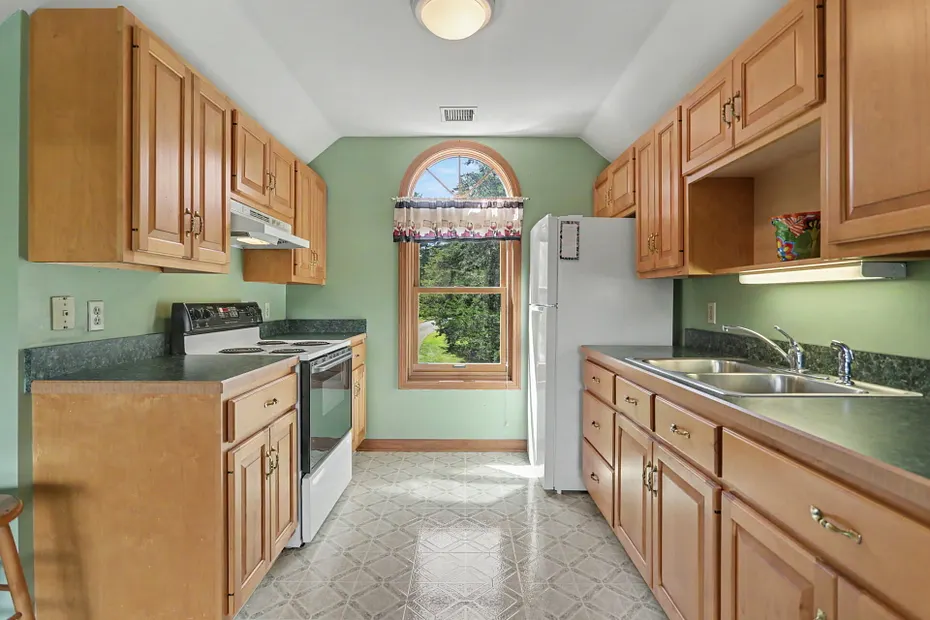94 Tomlinson Road Photo 27