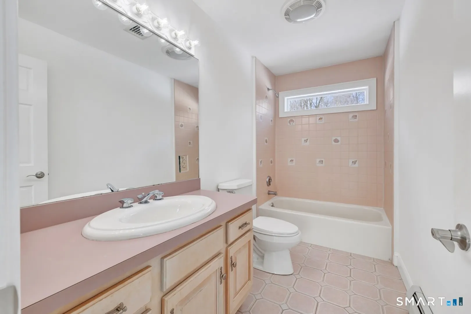 461 Amity Road Photo 28