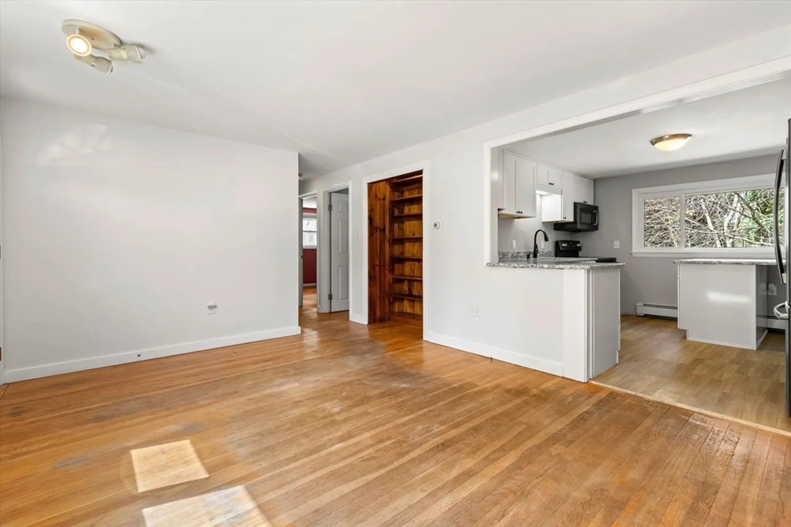 85 Gile St Photo 11