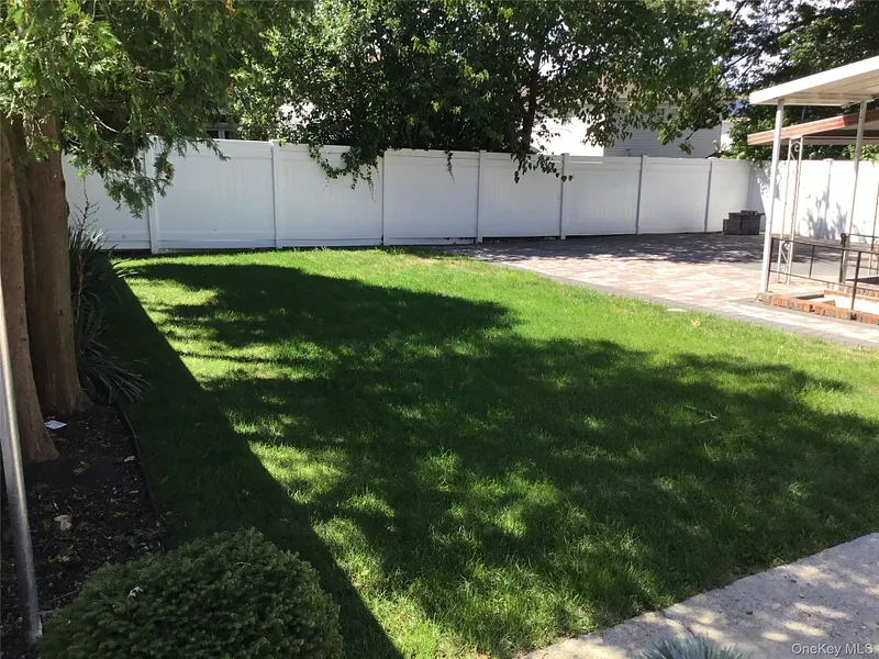 198 Clermont Pl Photo 3