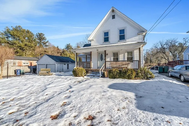 34 Pleasant St Photo 3