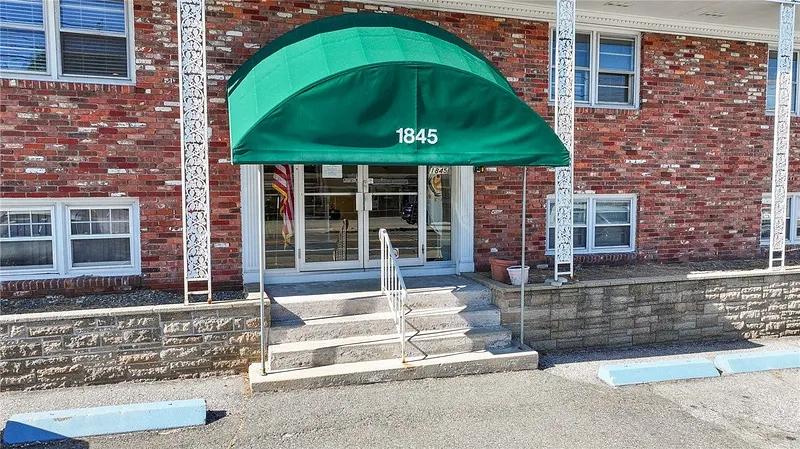 1845 Smith Street  #4 Photo 1