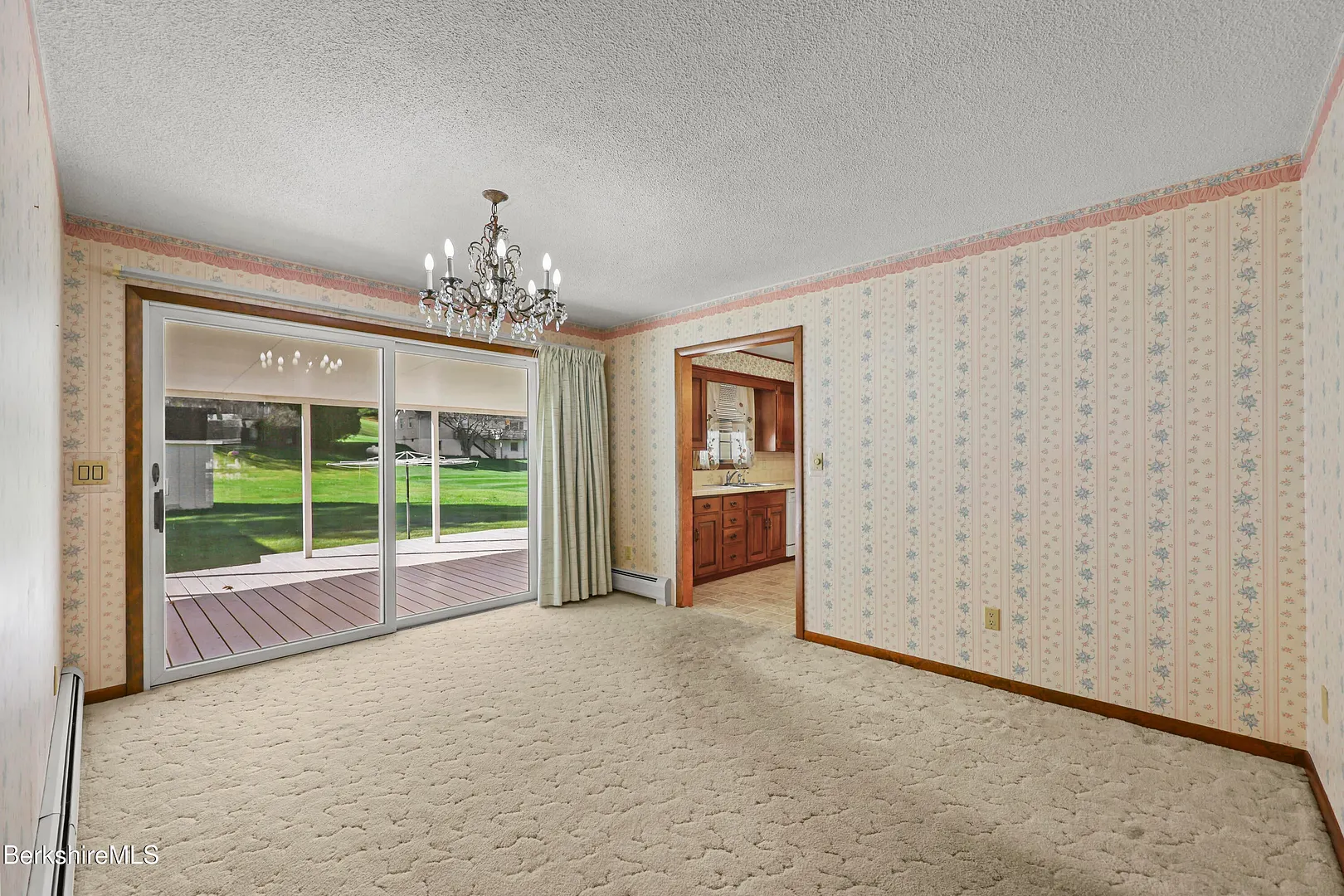 64 Devonshire Dr Photo 13