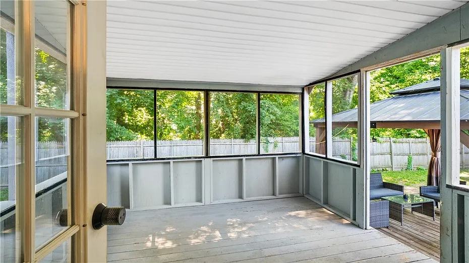 52 Brentwood Avenue Photo 10