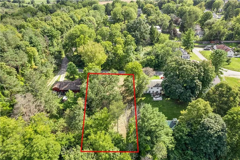 80 Midway Avenue Photo 2