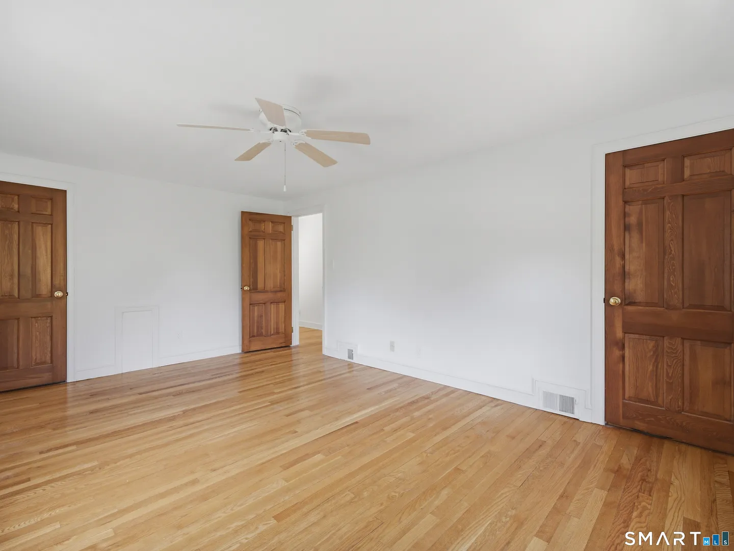 2409 Albany Avenue Photo 17