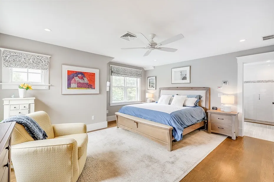 25 Glover Square Photo 32