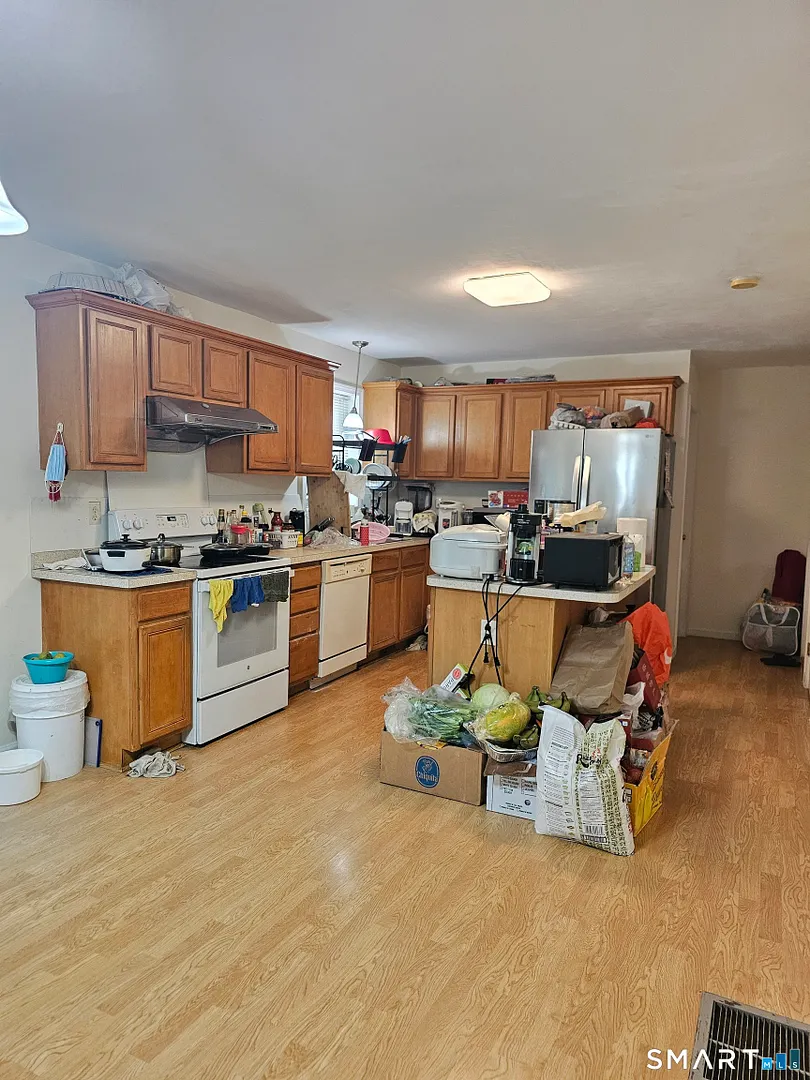 54 Alice Street Photo 8