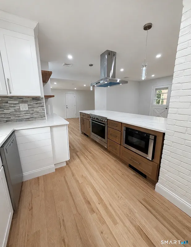 106 Glenwood Road Photo 2