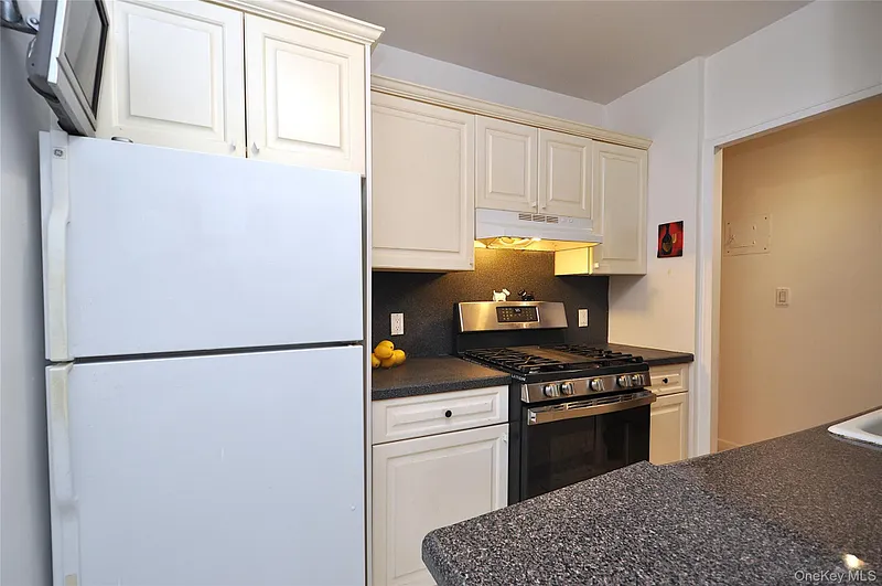 230 Garth Road  #3B1 Photo 44