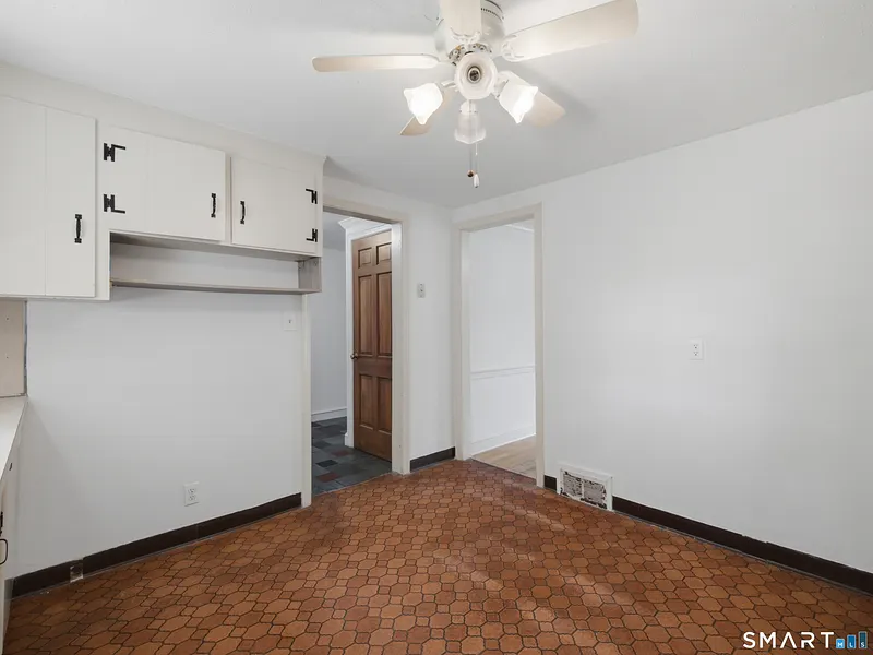 2409 Albany Avenue Photo 11