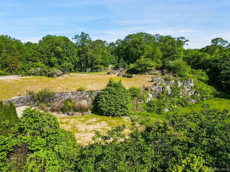 371-383 Pea Pond Road Photo 11