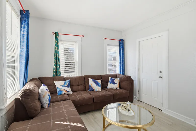 127 Dickinson Street Photo 5