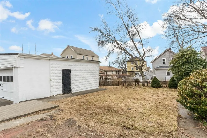 193 Jepson St Photo 4