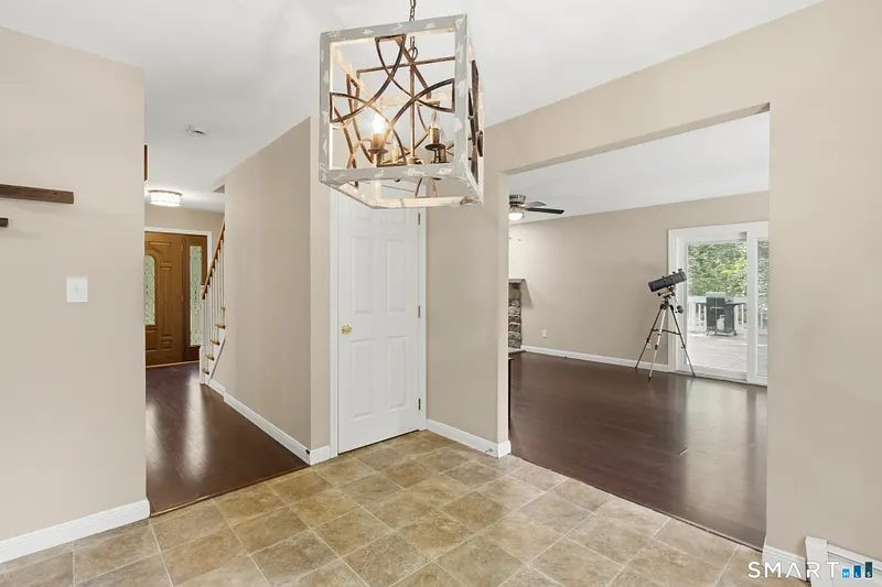 436 Tiffany Lane Photo 12