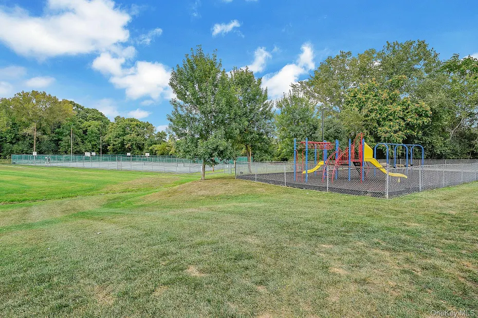2107 Whispering Hills Photo 28