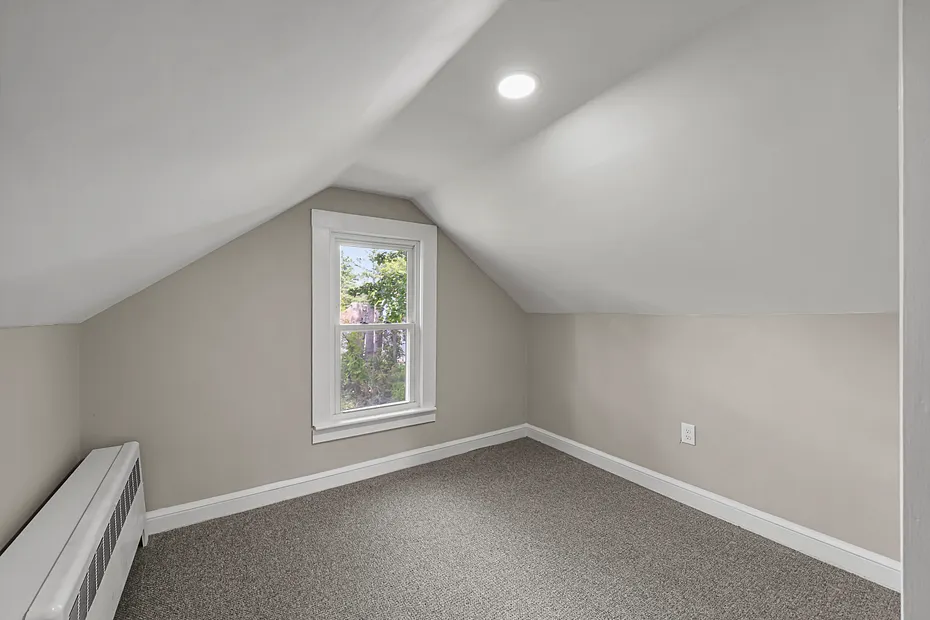 26 Davis St Photo 17