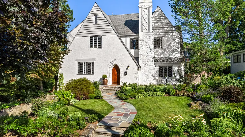 33 Maple Hill Drive Photo 1