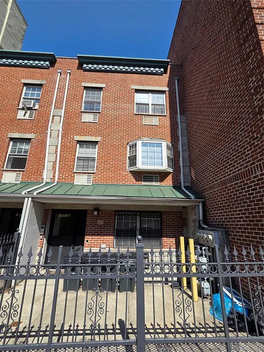 2471 B Crotona Avenue Photo 1