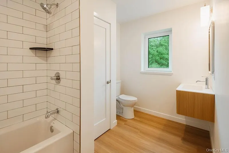 10 A Cooper Street Photo 36