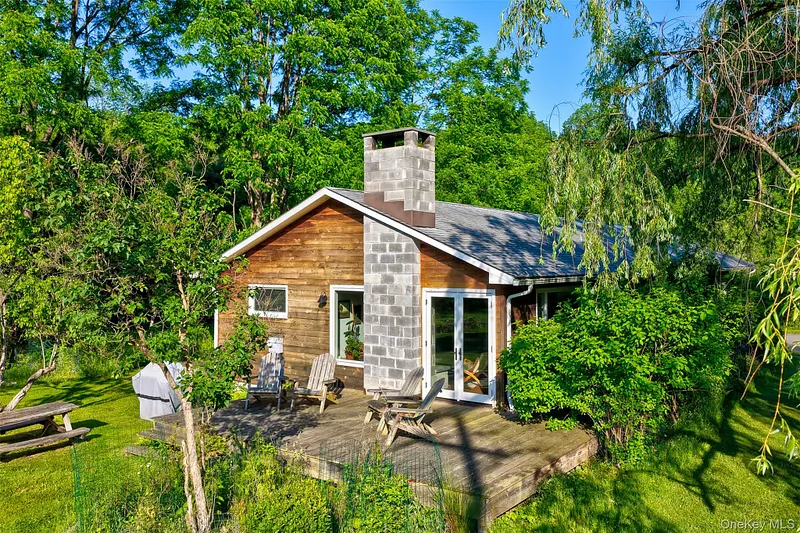 399 Delaware Drive Photo 1