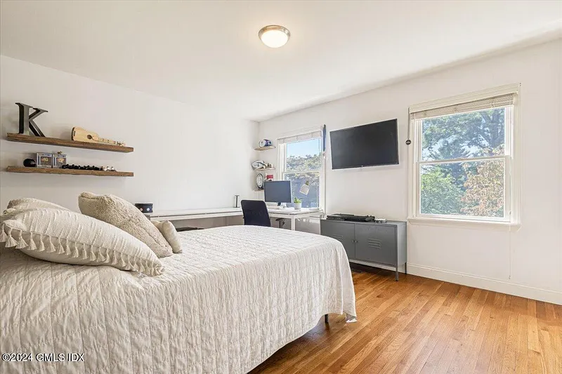 70 Gregory Road Photo 17