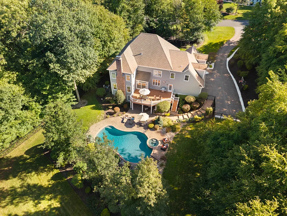 14 Highwood Crossing Photo 38