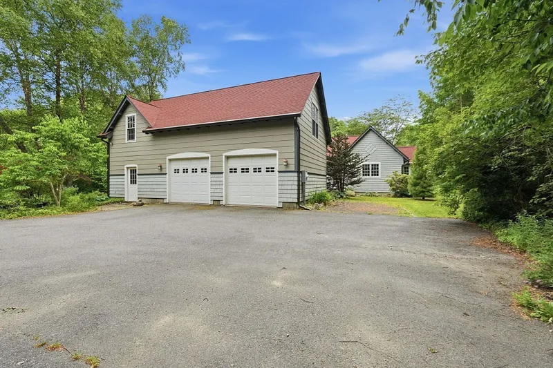 18 Eveningstar Dr Photo 5